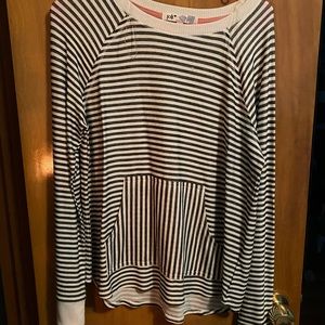 Jolt light weight sweater new with tags Large read description